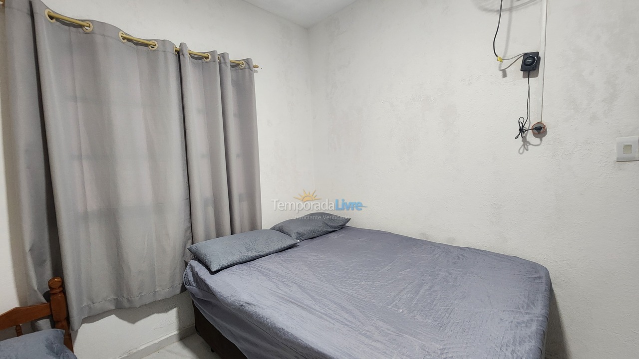 Casa para alquiler de vacaciones em Caraguatatuba (Praia das Palmeiras)