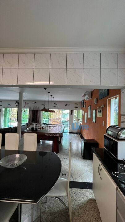 Casa para alquiler de vacaciones em Bertioga (Praia de Guaratuba)