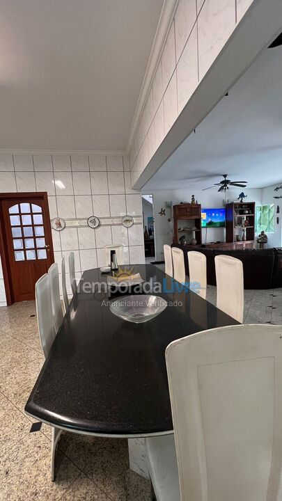 Casa para alquiler de vacaciones em Bertioga (Praia de Guaratuba)