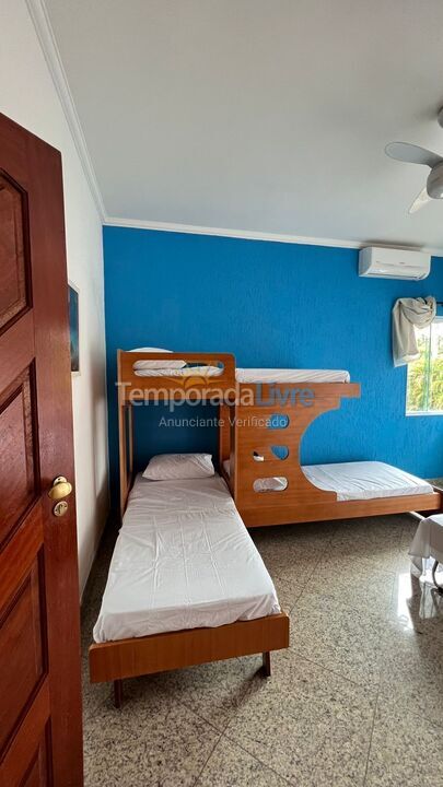 Casa para alquiler de vacaciones em Bertioga (Praia de Guaratuba)