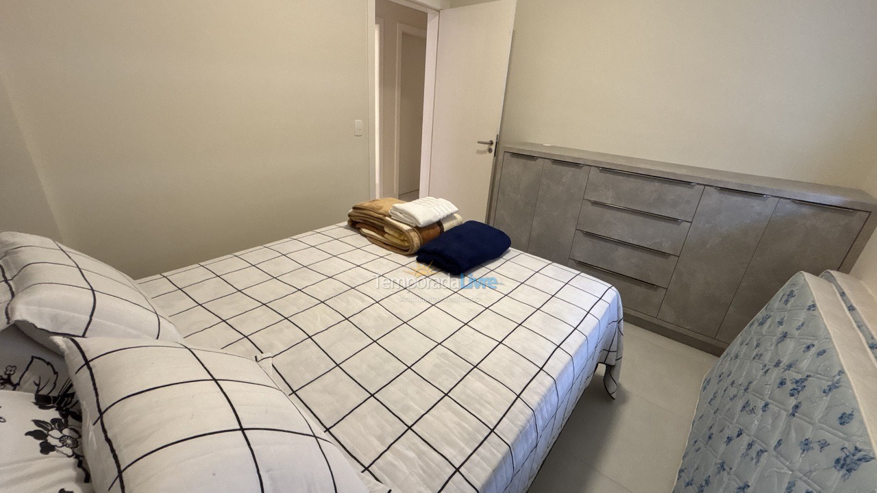 Apartamento para aluguel de temporada em Governador Celso Ramos (Praia de Palmas)