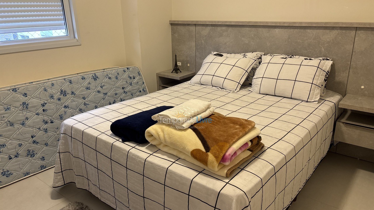 Apartamento para aluguel de temporada em Governador Celso Ramos (Praia de Palmas)