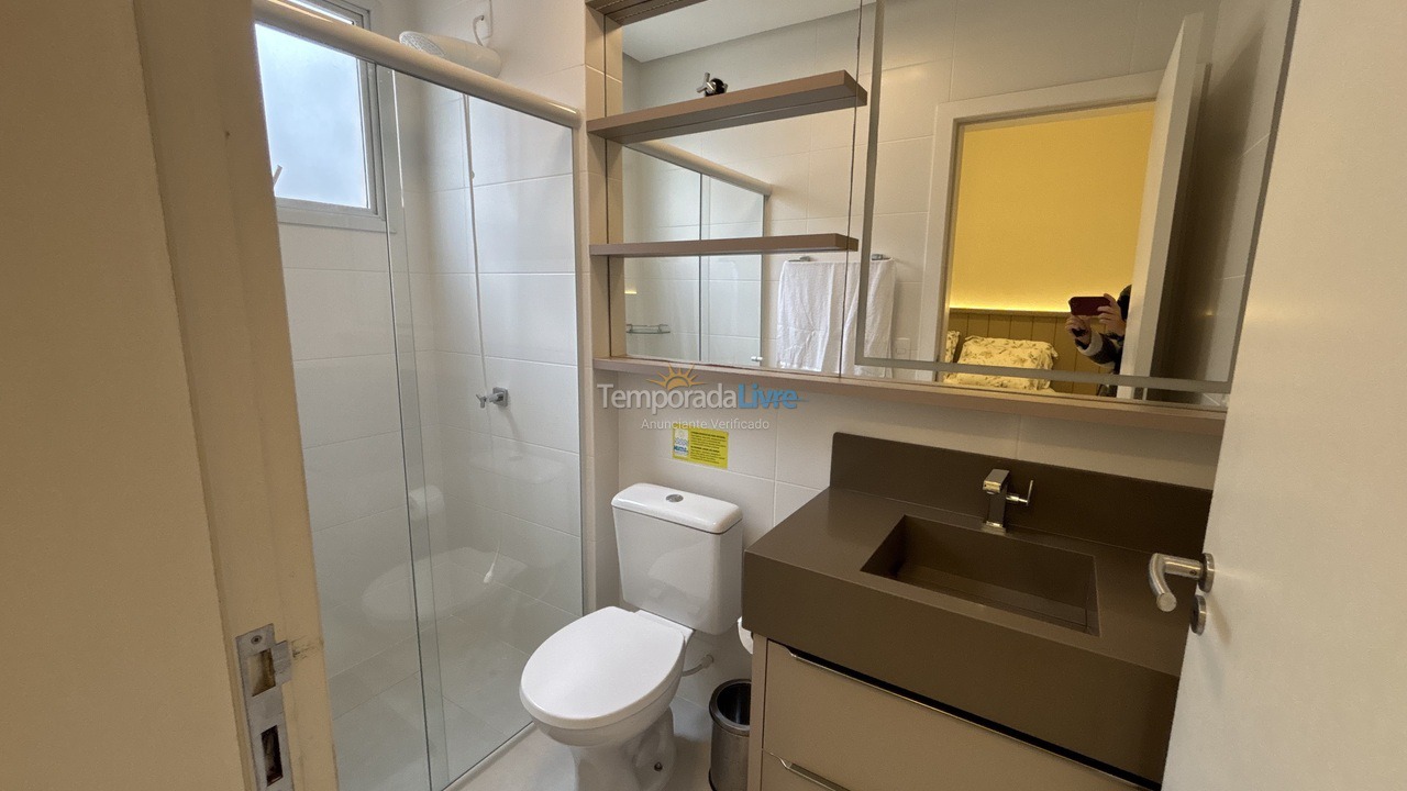 Apartamento para aluguel de temporada em Governador Celso Ramos (Praia de Palmas)