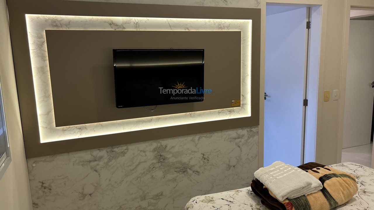 Apartamento para aluguel de temporada em Governador Celso Ramos (Praia de Palmas)