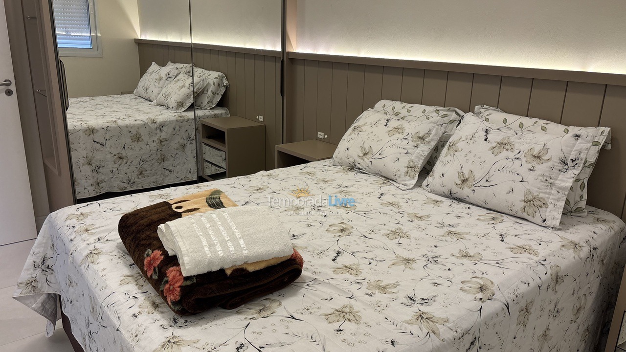 Apartamento para aluguel de temporada em Governador Celso Ramos (Praia de Palmas)