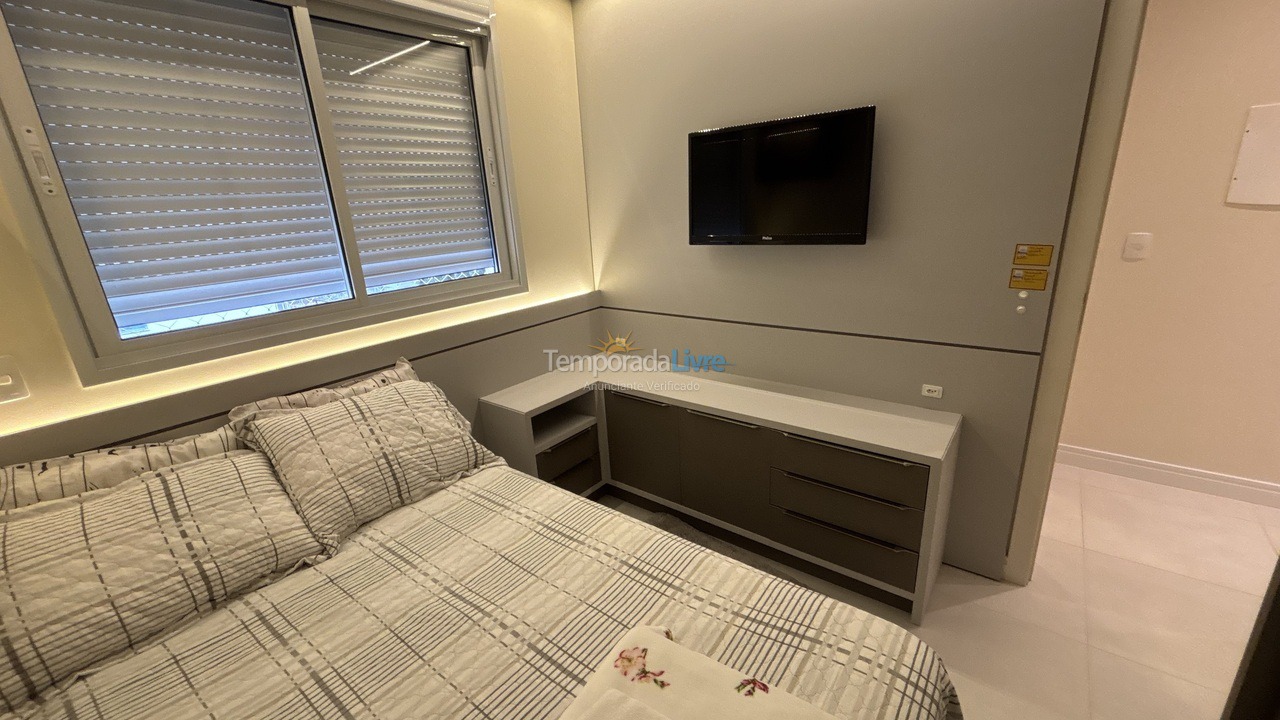 Apartamento para aluguel de temporada em Governador Celso Ramos (Praia de Palmas)