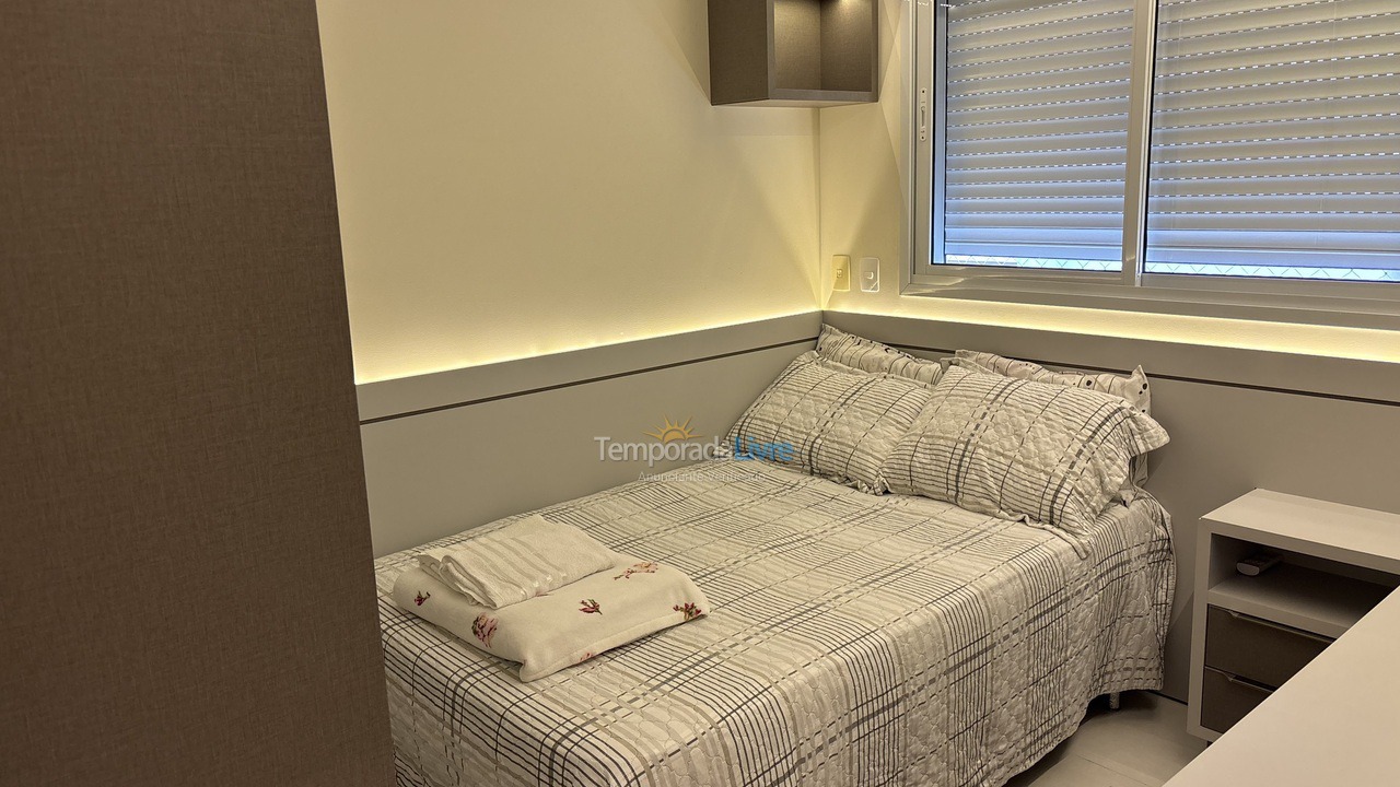 Apartamento para aluguel de temporada em Governador Celso Ramos (Praia de Palmas)