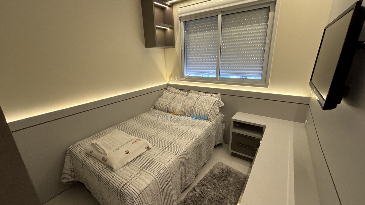 Apartamento para aluguel de temporada em Governador Celso Ramos (Praia de Palmas)