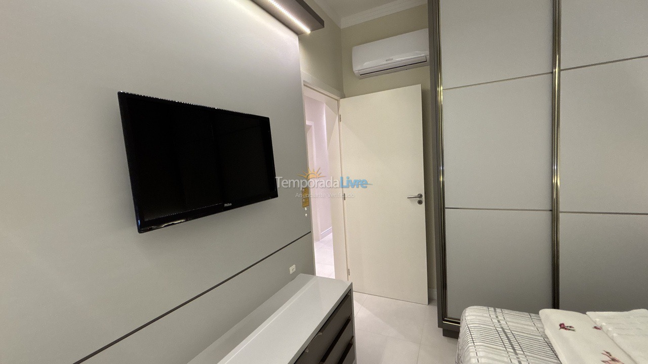 Apartamento para aluguel de temporada em Governador Celso Ramos (Praia de Palmas)