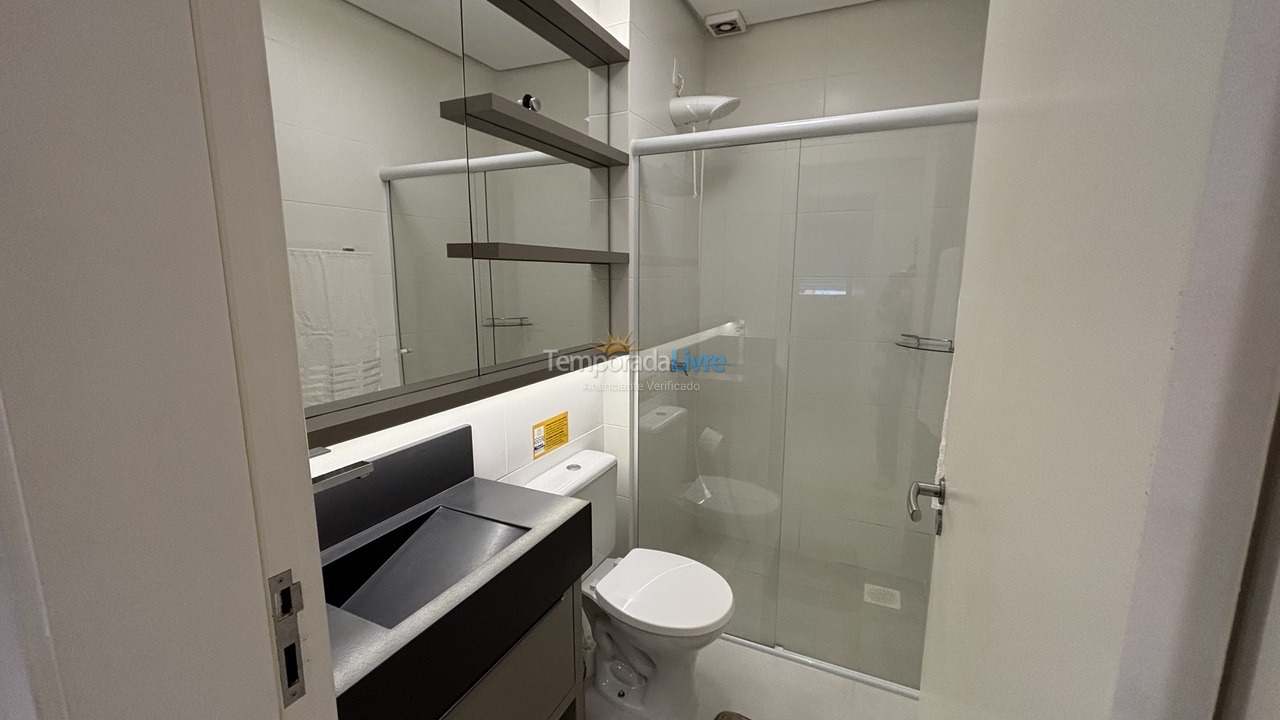 Apartamento para aluguel de temporada em Governador Celso Ramos (Praia de Palmas)