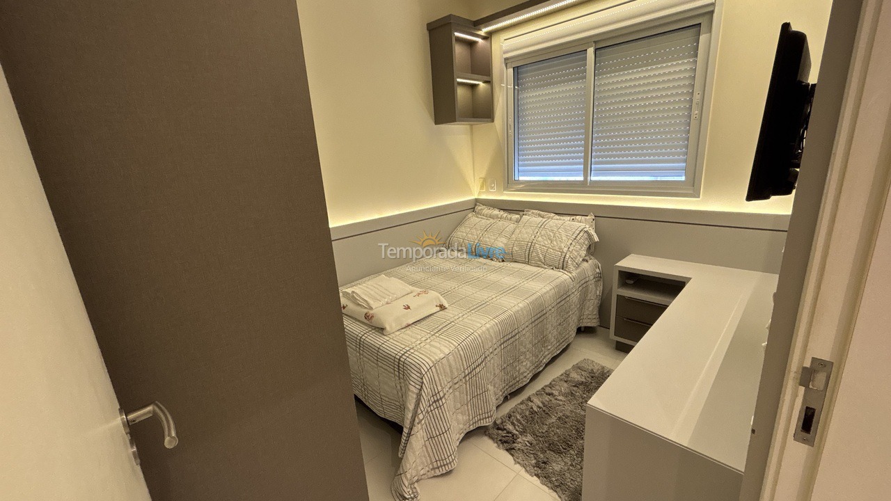 Apartamento para aluguel de temporada em Governador Celso Ramos (Praia de Palmas)