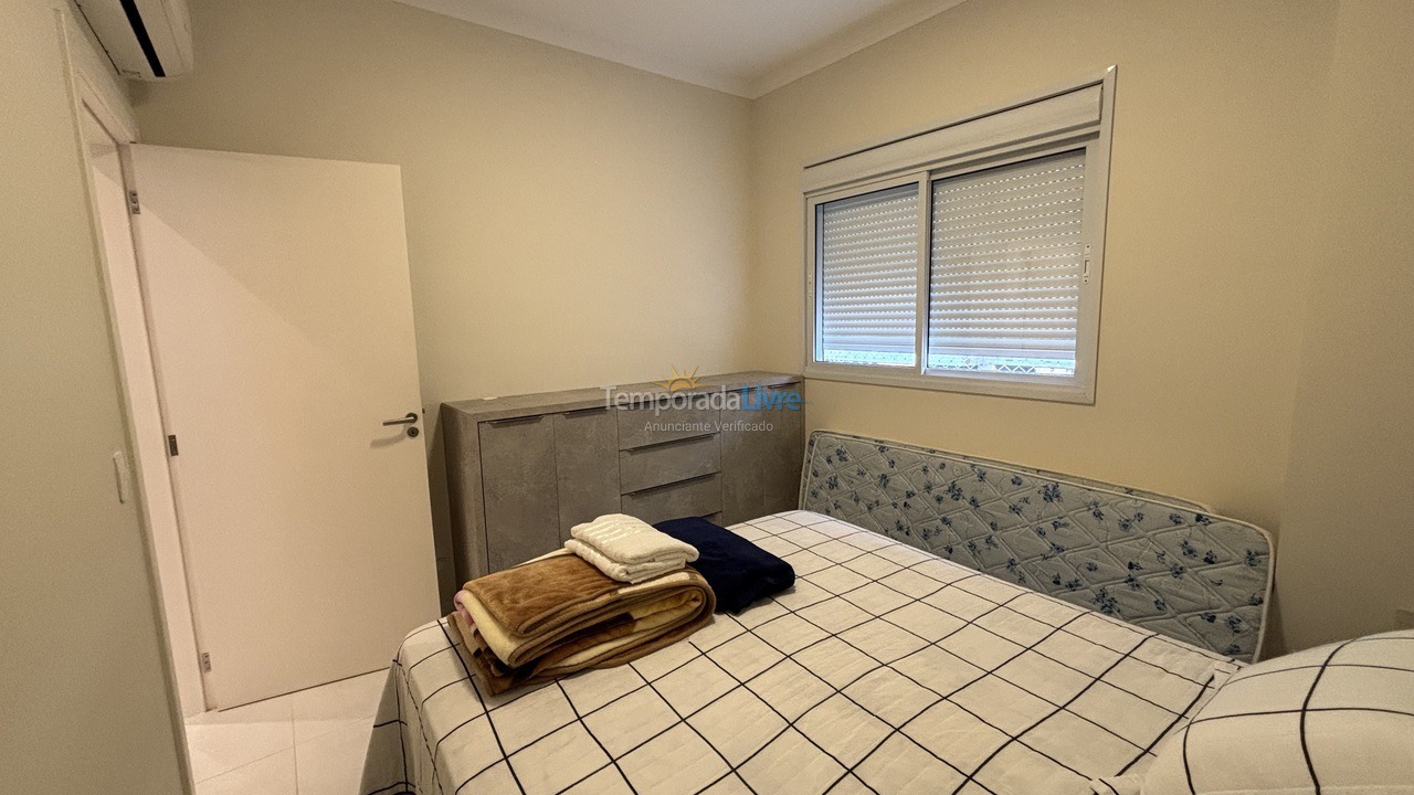 Apartamento para aluguel de temporada em Governador Celso Ramos (Praia de Palmas)