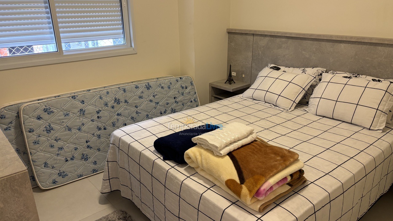 Apartamento para aluguel de temporada em Governador Celso Ramos (Praia de Palmas)