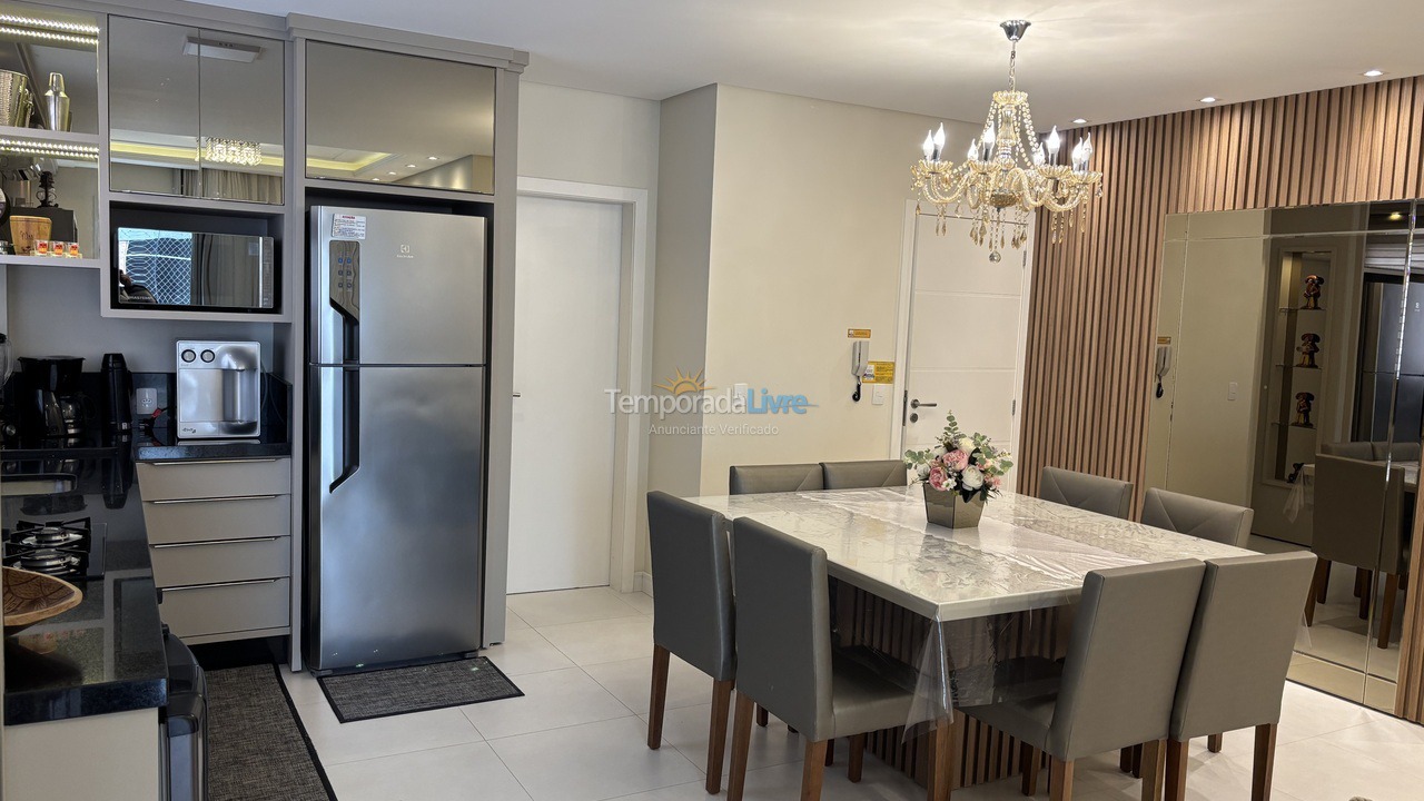 Apartamento para aluguel de temporada em Governador Celso Ramos (Praia de Palmas)