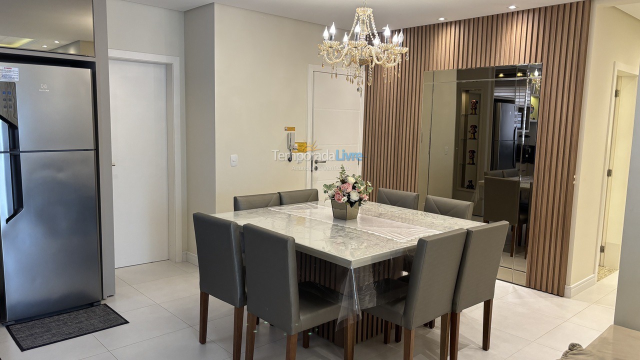 Apartamento para aluguel de temporada em Governador Celso Ramos (Praia de Palmas)