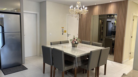 Sala de jantar/cozinha completa 