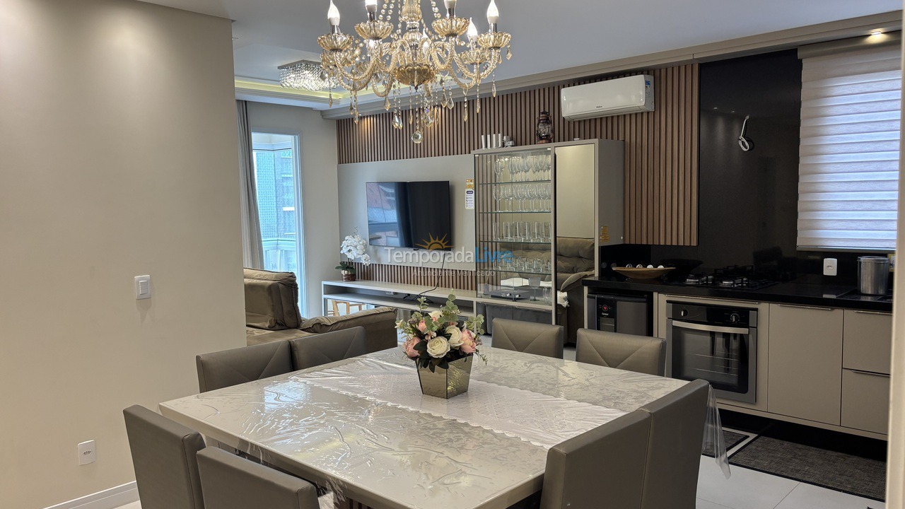 Apartamento para aluguel de temporada em Governador Celso Ramos (Praia de Palmas)