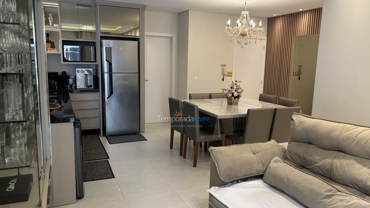 Apartamento para aluguel de temporada em Governador Celso Ramos (Praia de Palmas)