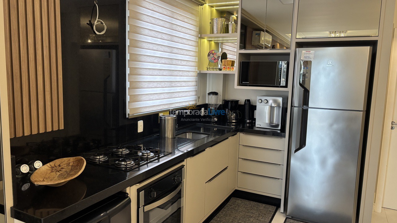 Apartamento para aluguel de temporada em Governador Celso Ramos (Praia de Palmas)