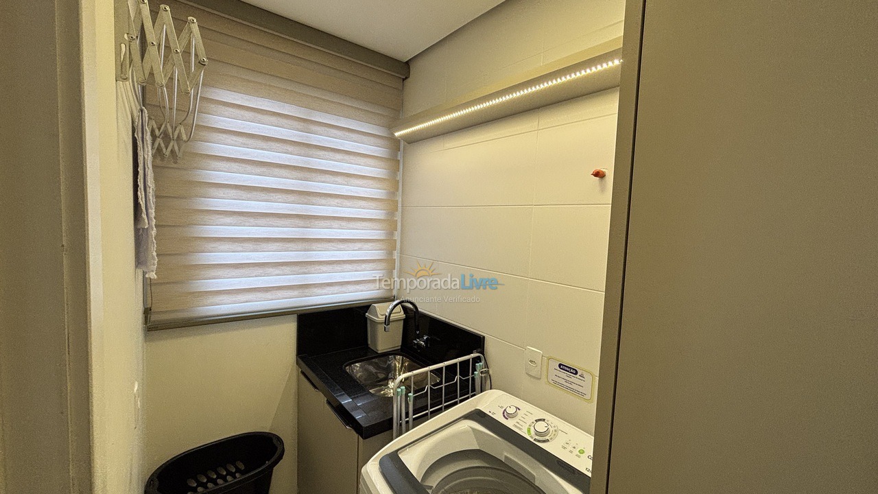 Apartamento para aluguel de temporada em Governador Celso Ramos (Praia de Palmas)