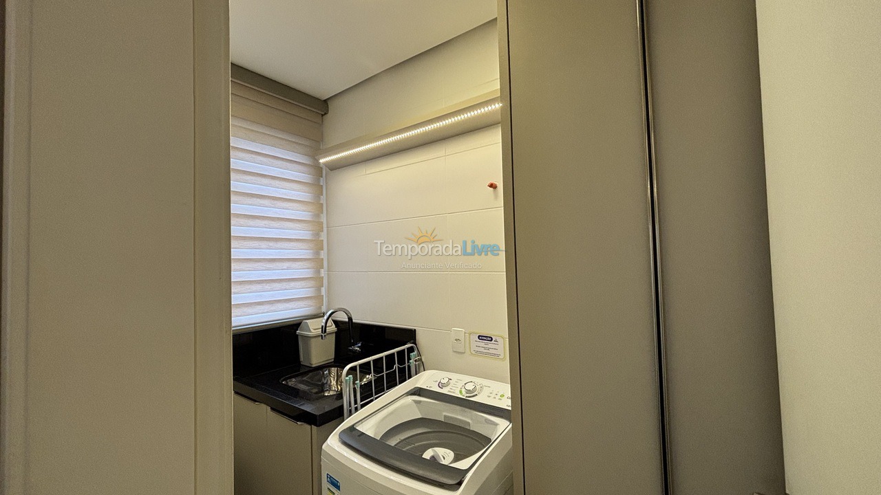 Apartamento para aluguel de temporada em Governador Celso Ramos (Praia de Palmas)