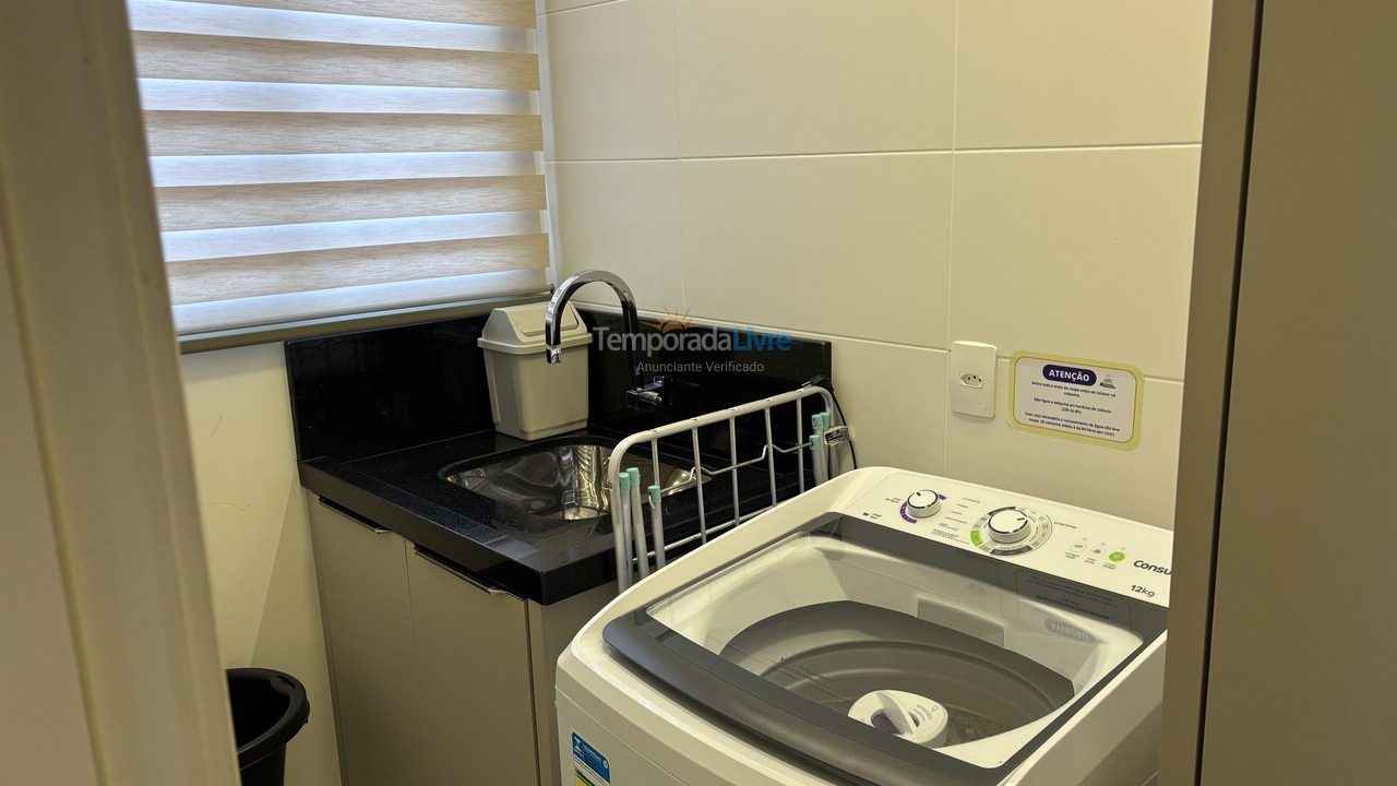 Apartamento para aluguel de temporada em Governador Celso Ramos (Praia de Palmas)