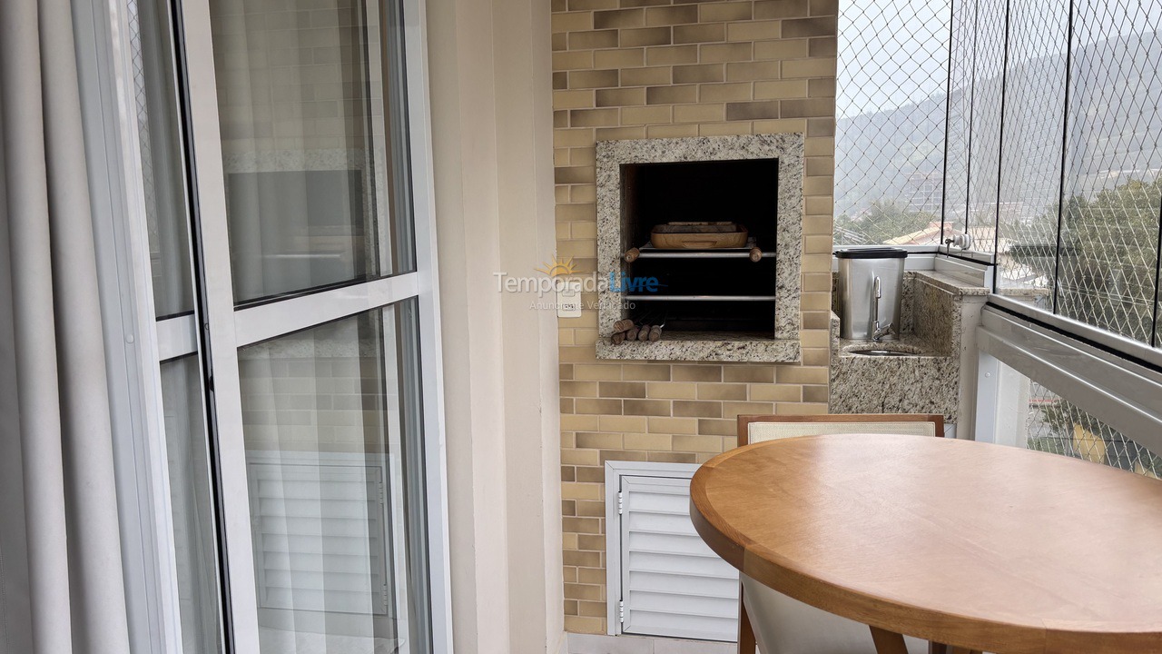 Apartamento para aluguel de temporada em Governador Celso Ramos (Praia de Palmas)