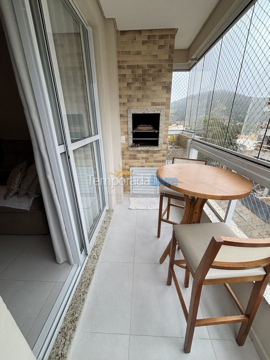 Apartamento para aluguel de temporada em Governador Celso Ramos (Praia de Palmas)