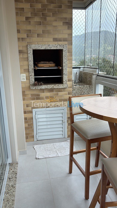 Apartamento para aluguel de temporada em Governador Celso Ramos (Praia de Palmas)