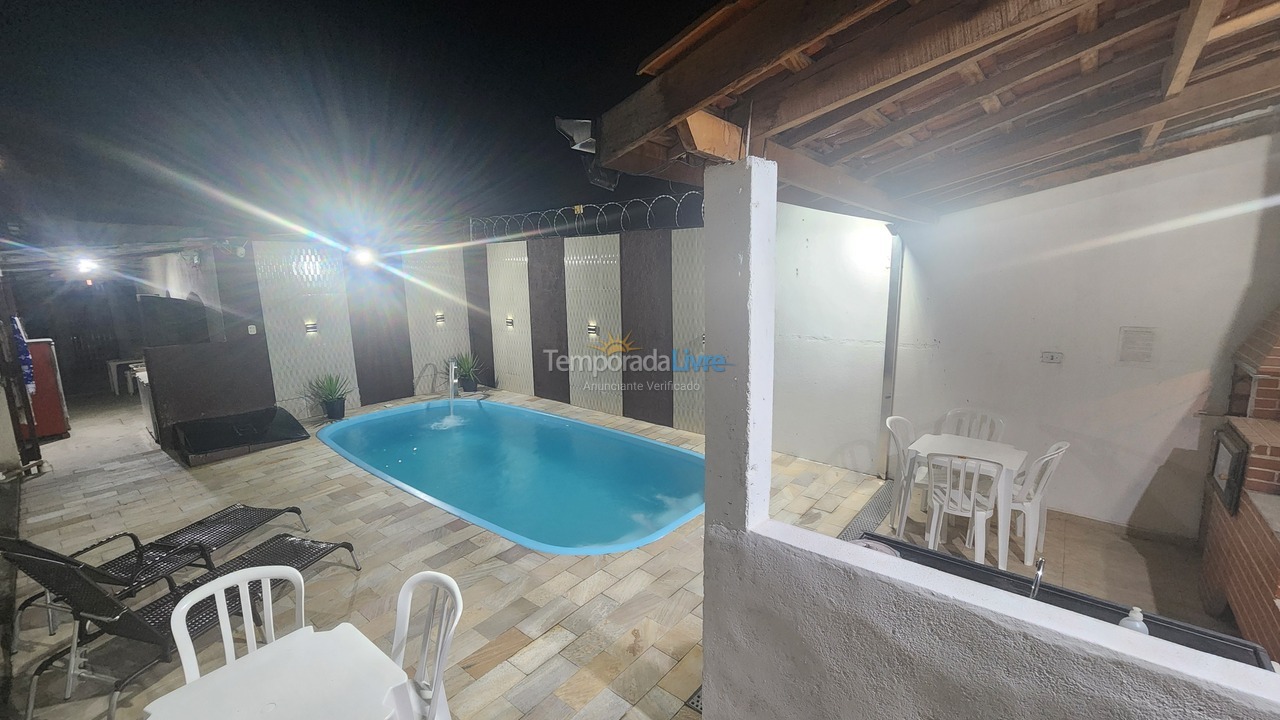 Casa para alquiler de vacaciones em Caraguatatuba (Praia das Palmeiras)