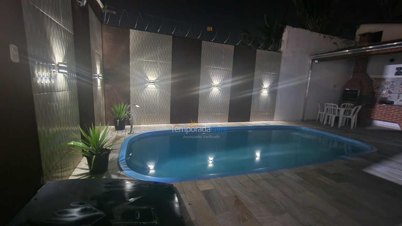 Casa para alquiler de vacaciones em Caraguatatuba (Praia das Palmeiras)