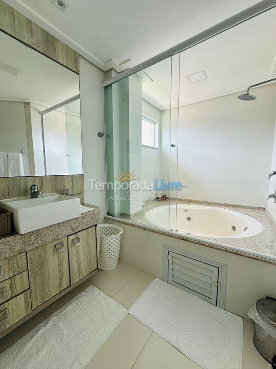 Apartment for vacation rental in Bombinhas (Praia de Bombas)