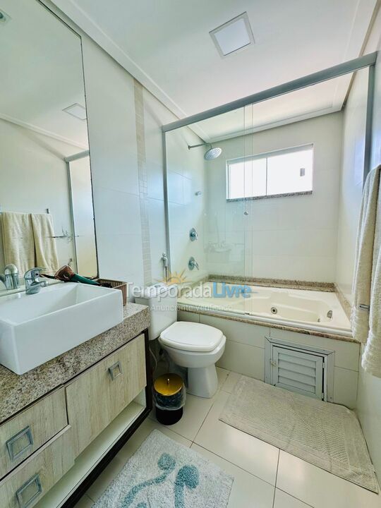 Apartment for vacation rental in Bombinhas (Praia de Bombas)