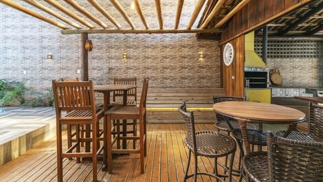Excellent home for up to 20 people, with swimming pool, ideal for parties.