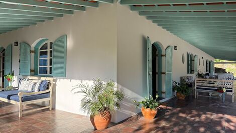 Casa de 10 suites cerca del pueblo.