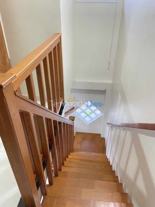 Apartamento para aluguel de temporada em Ubatuba (Praia das Toninhas)