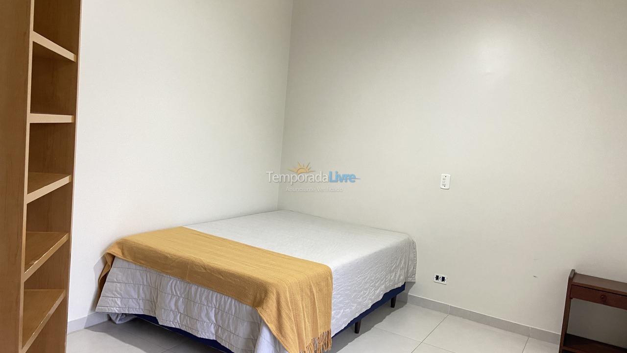 Apartamento para aluguel de temporada em Ubatuba (Praia das Toninhas)