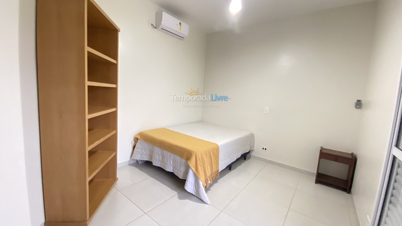 Apartamento para aluguel de temporada em Ubatuba (Praia das Toninhas)