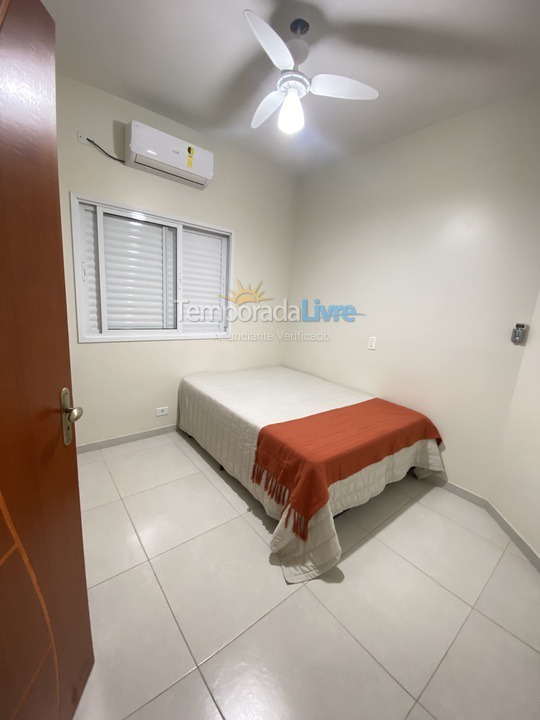 Apartamento para aluguel de temporada em Ubatuba (Praia das Toninhas)