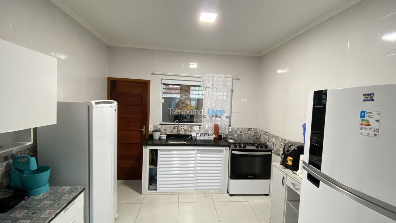 Apartamento para aluguel de temporada em Ubatuba (Praia das Toninhas)