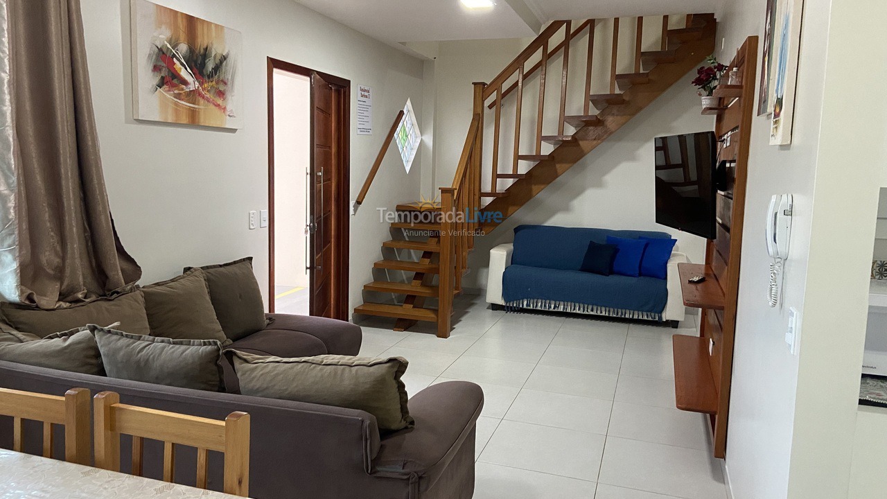 Apartamento para aluguel de temporada em Ubatuba (Praia das Toninhas)