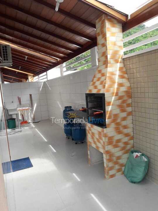 Apartamento para aluguel de temporada em Ubatuba (Praia das Toninhas)