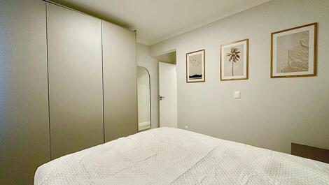 3 bedrooms with air conditioning, Meia Praia beachfront