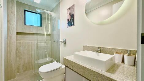 3 bedrooms with air conditioning, Meia Praia beachfront