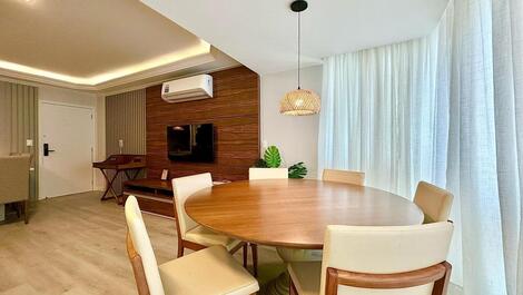 3 bedrooms with air conditioning, Meia Praia beachfront