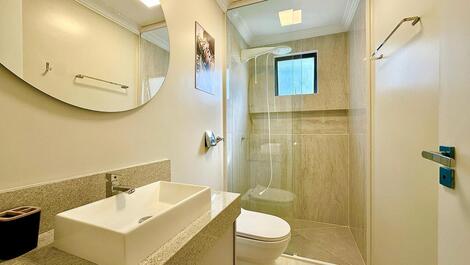 3 bedrooms with air conditioning, Meia Praia beachfront