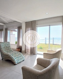 Beachfront house on Canto Grande beach