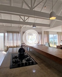 Beachfront house on Canto Grande beach