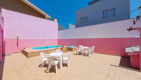 Casa com piscina na praia de Morrinhos