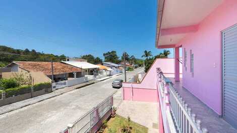 Casa com piscina na praia de Morrinhos